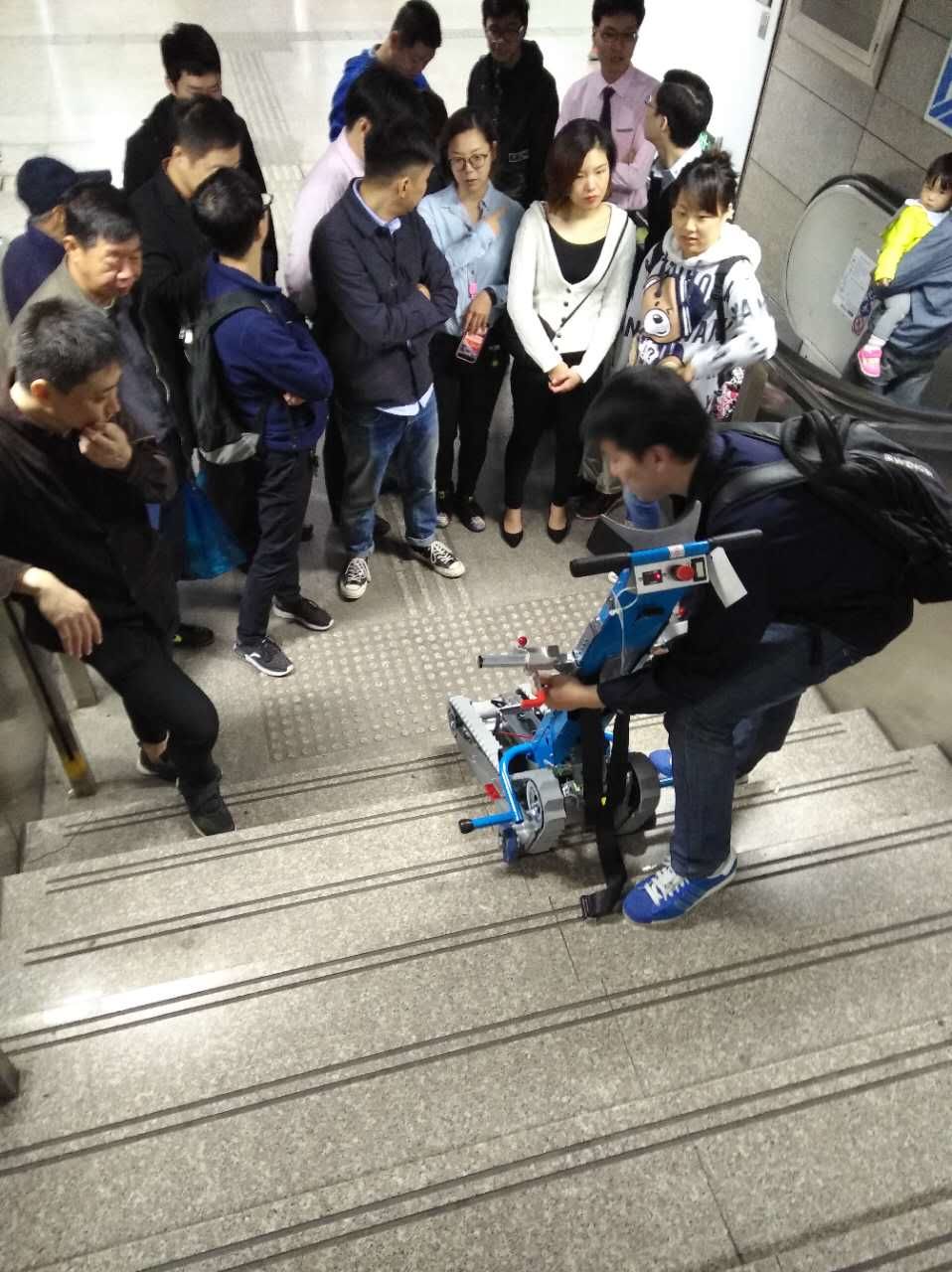 绵阳小型简易升降货梯速度如何_小型升降梯子_简易升降货梯多少钱